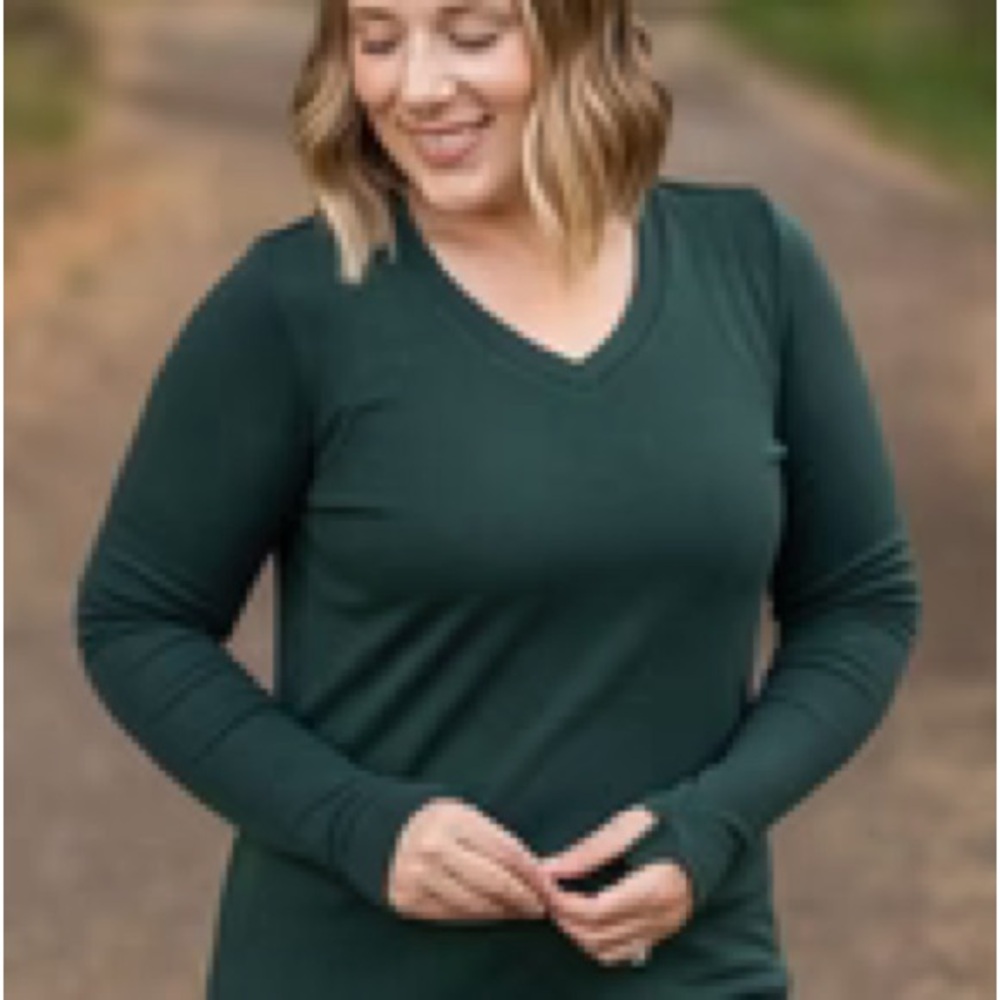 Evergreen V- neck top with thumb holes